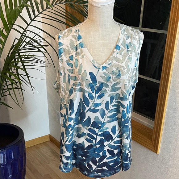 Tops - Blue Leaf Print Sleeveless Top